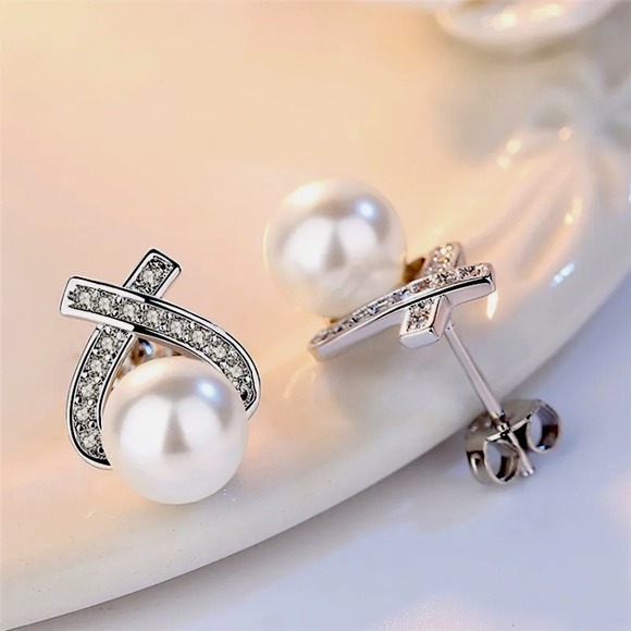 🌟 Sterling Silver 925 Pearl Elegant Stud Earrings - Picture 3 of 5